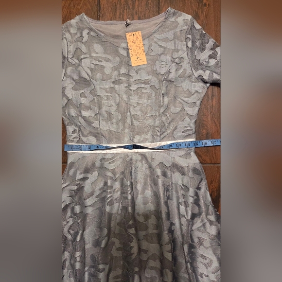 Sophisticated Gray Midi Dress - Picture 3 of 5